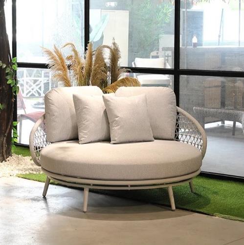 Our new design modern circular sofa - in hotels and outdoor spaces